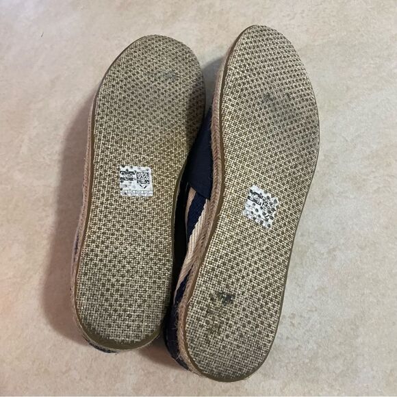 Tom’s Classics University shoes size 10 women’s Navy blue and white slip on - Picture 6 of 8